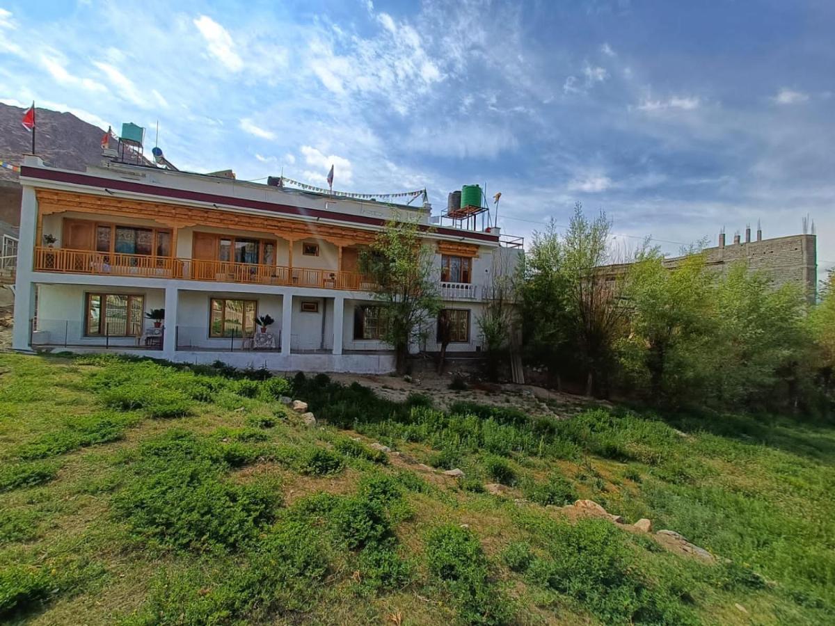 Yanglha Guest House Лех Екстериор снимка
